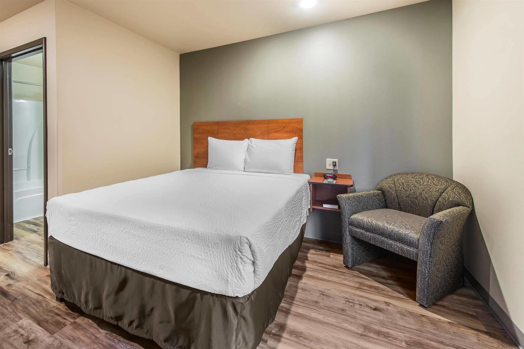 Econo Lodge Burlington Exterior photo